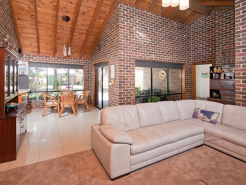 24 Walter Way, Cranbourne South VIC 3977