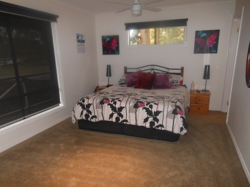 24 Walter Way, Cranbourne South VIC 3977