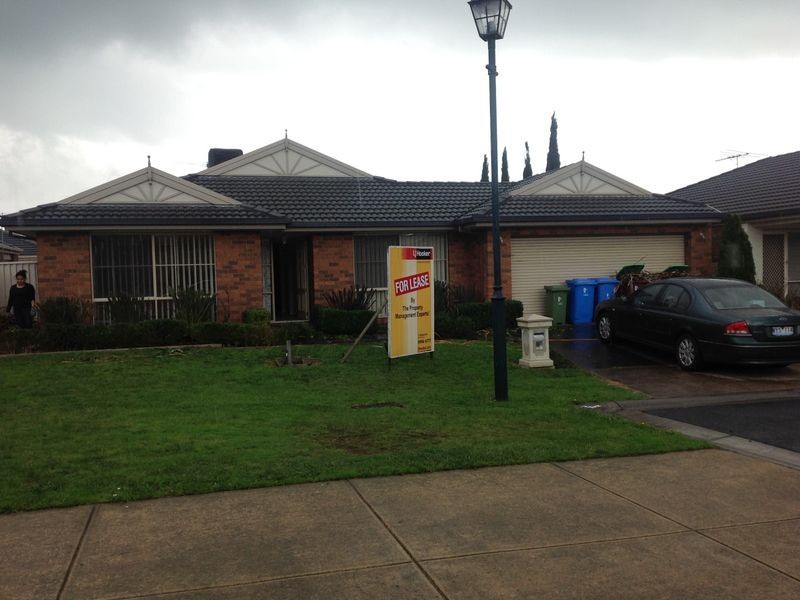 5 Aston Glade, Cranbourne VIC 3977