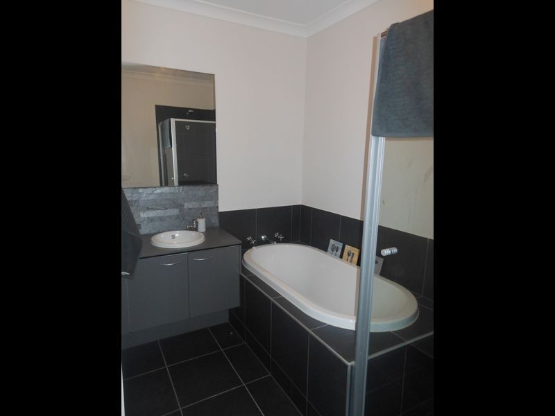 9 Pyrenees Road, Cranbourne VIC 3977