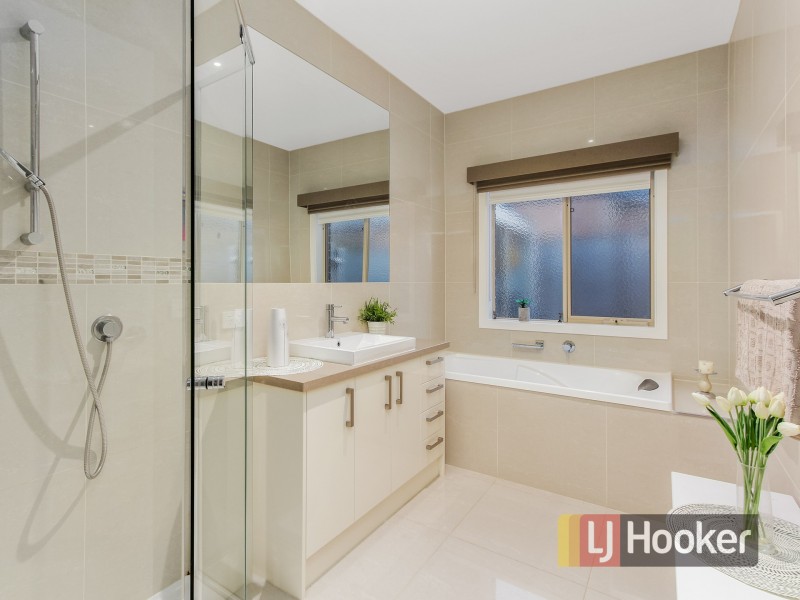 26 Skyline Way, Berwick VIC 3806