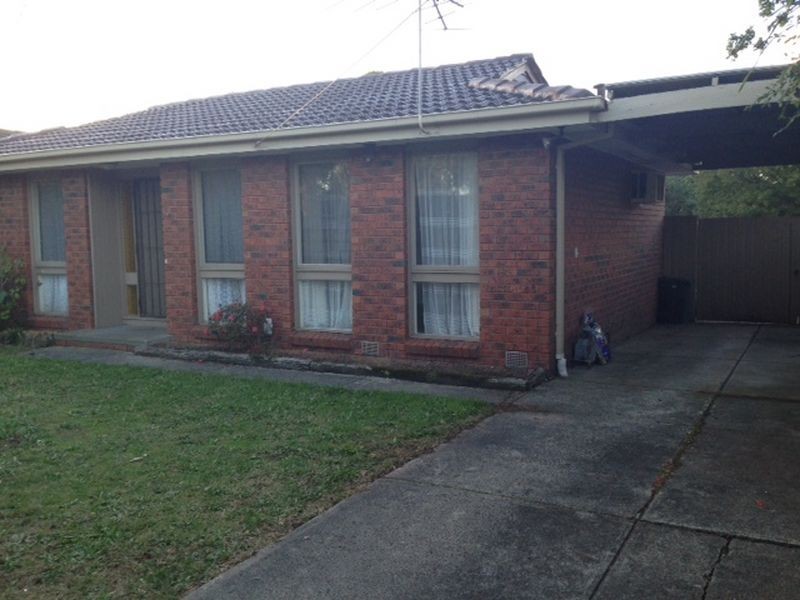 19 Clairmont Avenue, Cranbourne VIC 3977