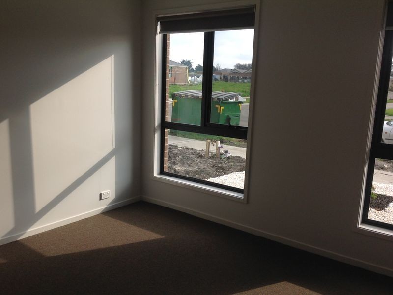 8 Canmore Street, Cranbourne VIC 3977