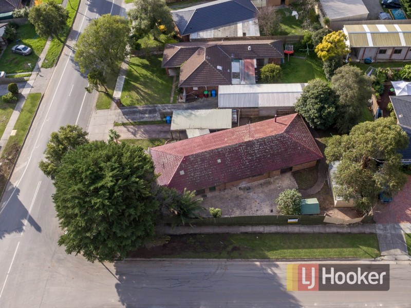 2 Lonsdale Crescent, Cranbourne North VIC 3977