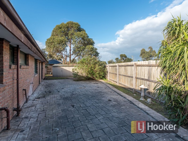 2 Lonsdale Crescent, Cranbourne North VIC 3977