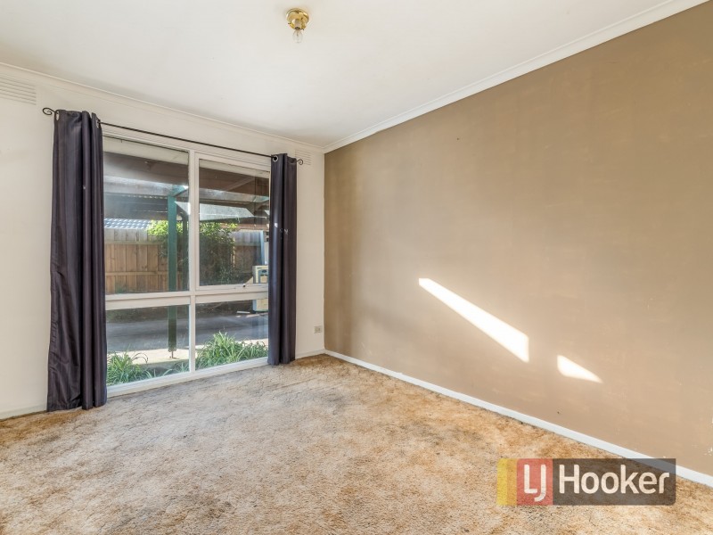 2 Lonsdale Crescent, Cranbourne North VIC 3977