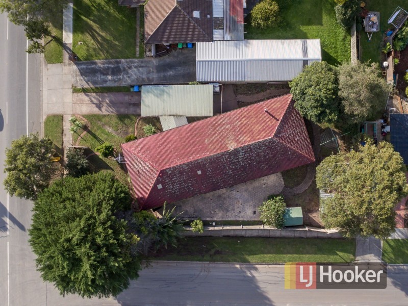 2 Lonsdale Crescent, Cranbourne North VIC 3977