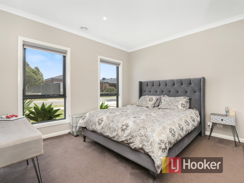 4 Clarence Place, Cranbourne East VIC 3977