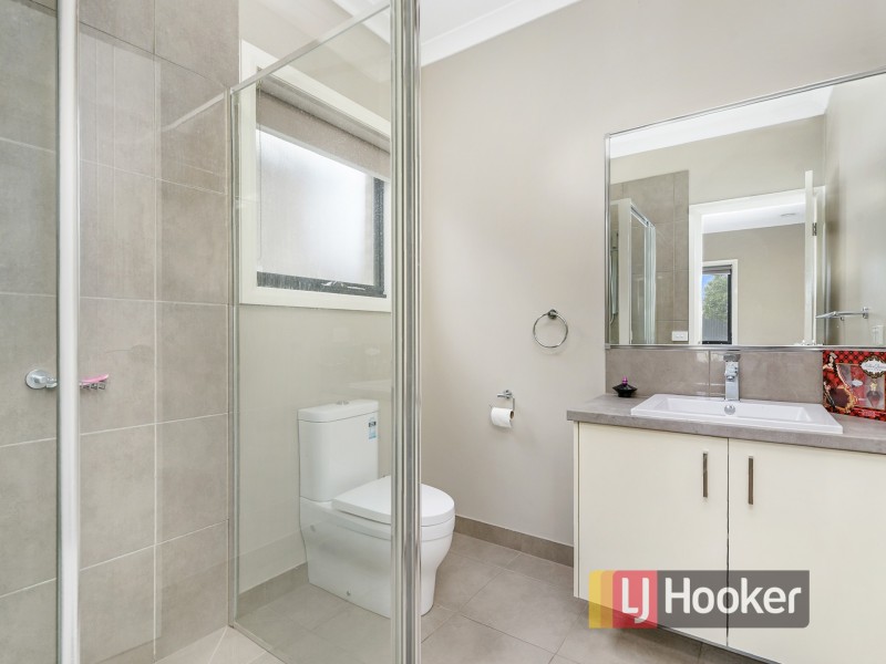 4 Clarence Place, Cranbourne East VIC 3977