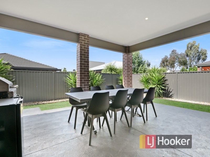 4 Clarence Place, Cranbourne East VIC 3977