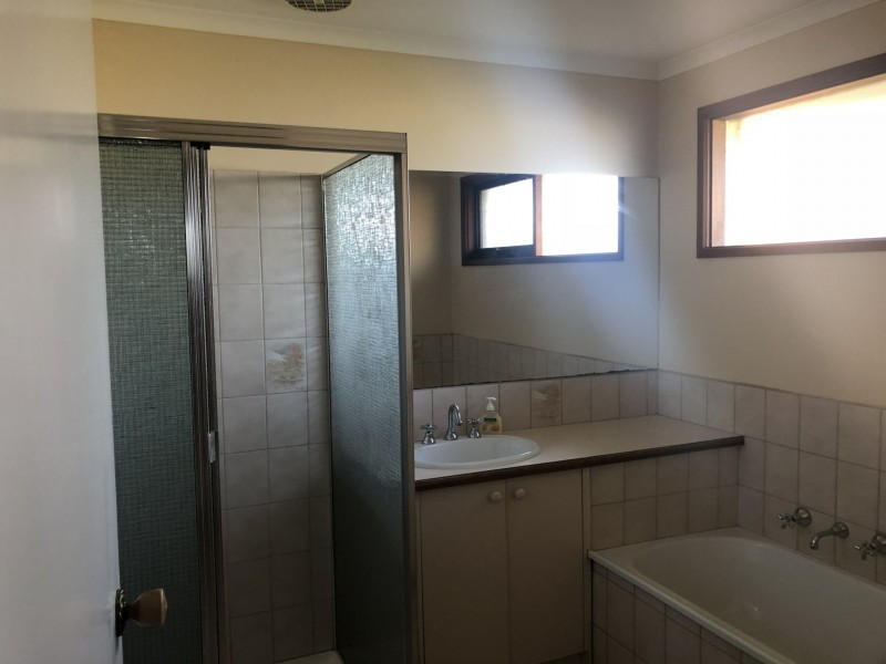 69 Gipps Crecent, Cranbourne North VIC 3977