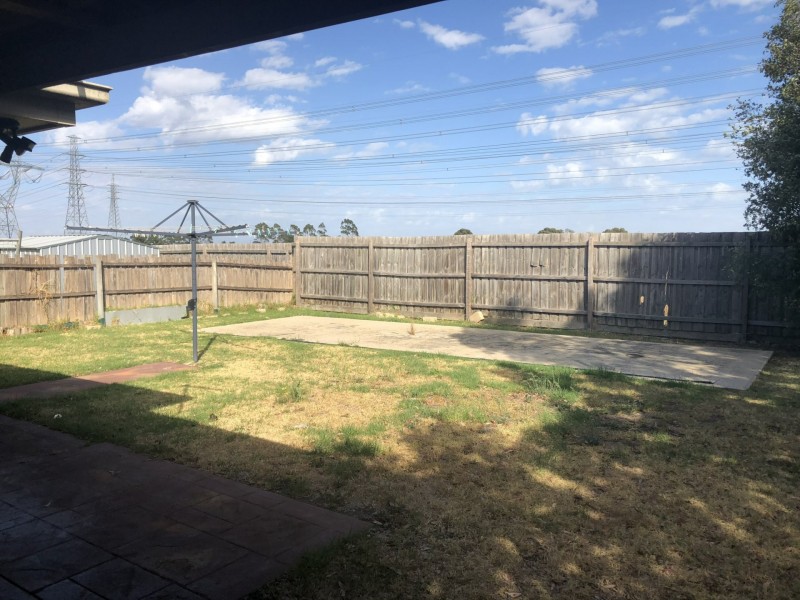 69 Gipps Crecent, Cranbourne North VIC 3977