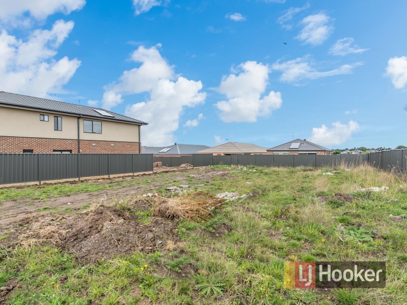 139 Elmslie Drive, Cranbourne East VIC 3977