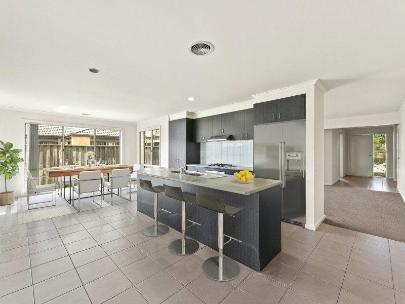 10 Aspendale Place, Lyndhurst VIC 3975