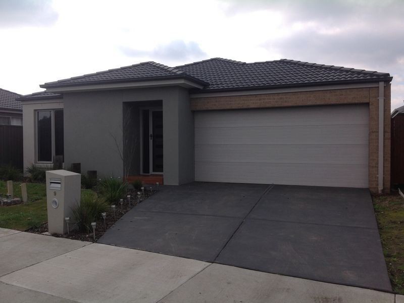 9 Howden Street, Cranbourne East VIC 3977