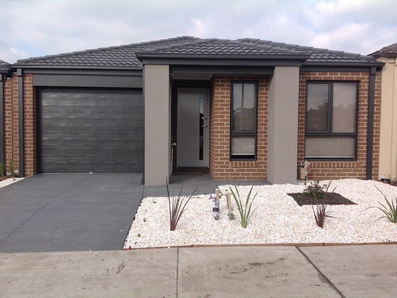 8 Canmore Street, Cranbourne VIC 3977