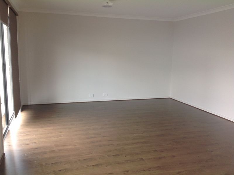 8 Canmore Street, Cranbourne VIC 3977