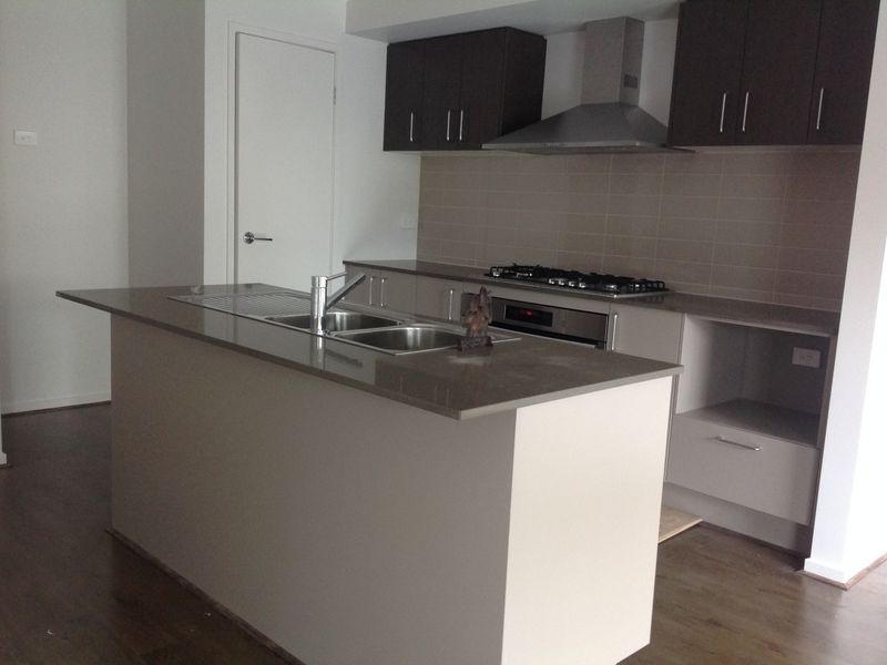 8 Canmore Street, Cranbourne VIC 3977