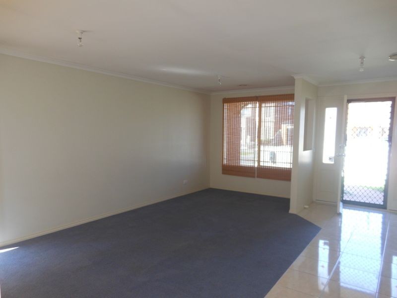 17 Broadleaf Way, Cranbourne VIC 3977