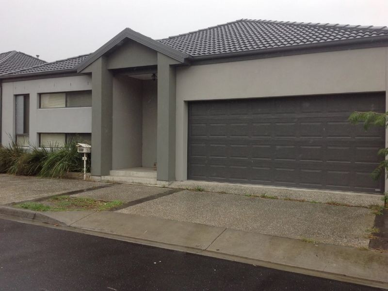 5 Dealbata Lane, Pakenham VIC 3810