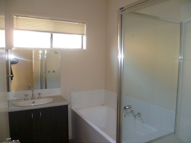 5 Dealbata Lane, Pakenham VIC 3810