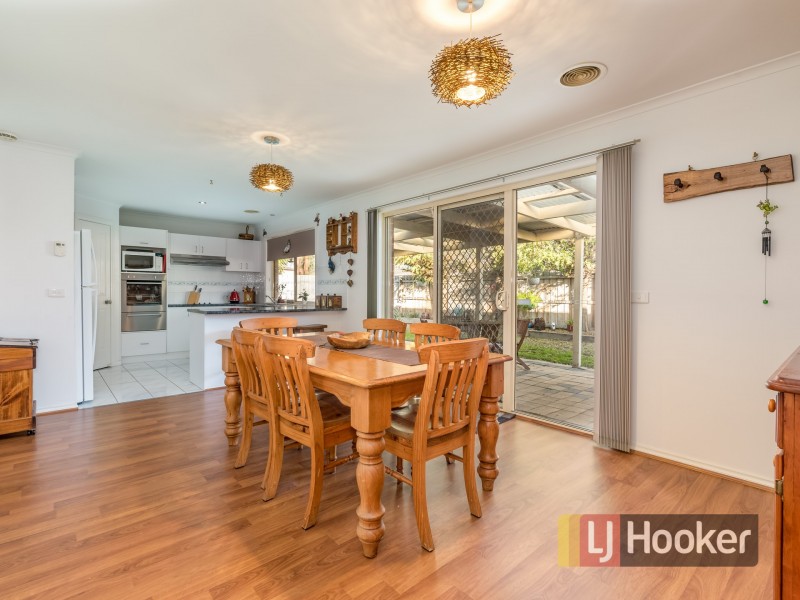 2 Stephellen Way, Cranbourne West VIC 3977