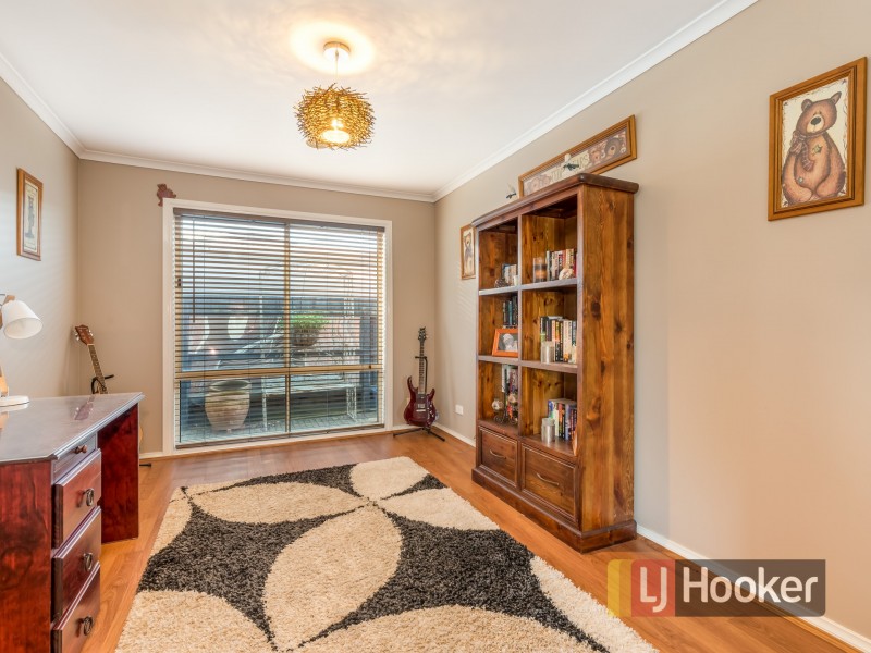 2 Stephellen Way, Cranbourne West VIC 3977