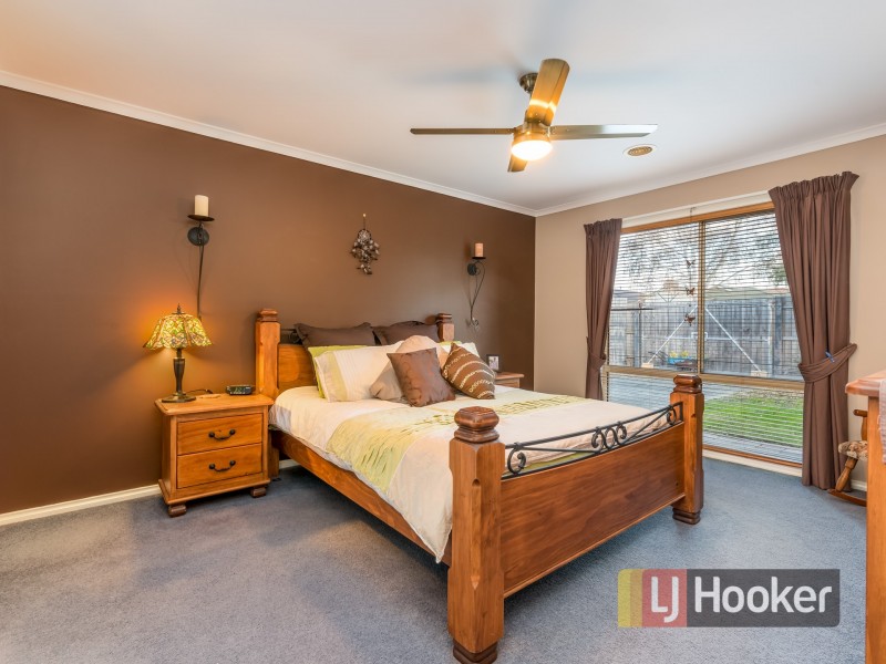 2 Stephellen Way, Cranbourne West VIC 3977