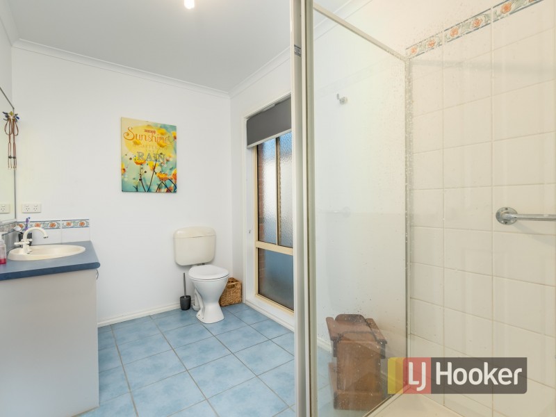 2 Stephellen Way, Cranbourne West VIC 3977