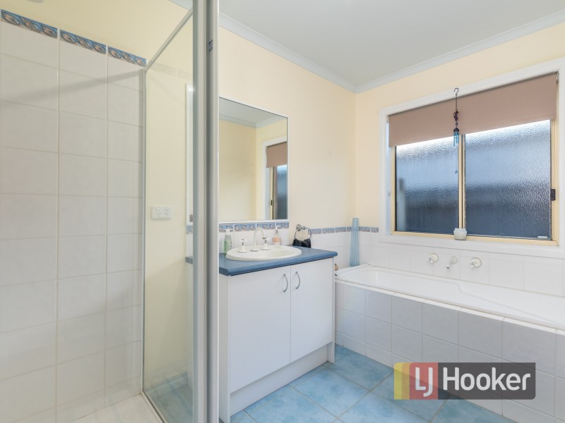2 Stephellen Way, Cranbourne West VIC 3977
