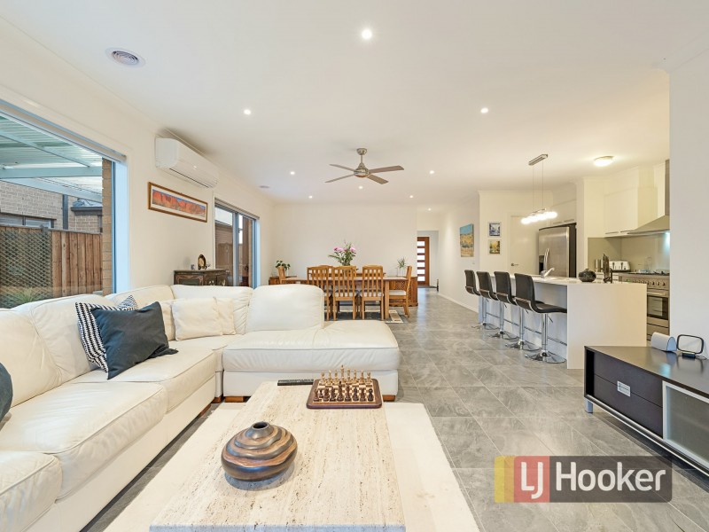 42 Waterways Drive, Cranbourne North VIC 3977