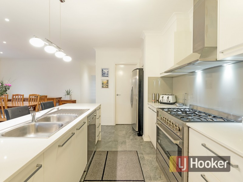 42 Waterways Drive, Cranbourne North VIC 3977