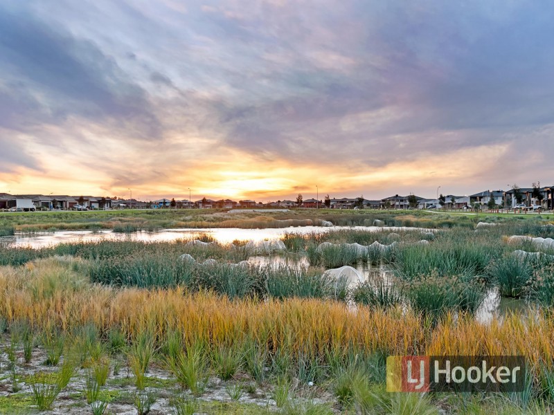 42 Waterways Drive, Cranbourne North VIC 3977