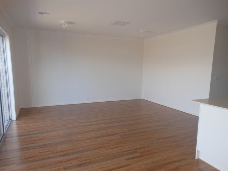 12 Chancery Lane, Cranbourne VIC 3977