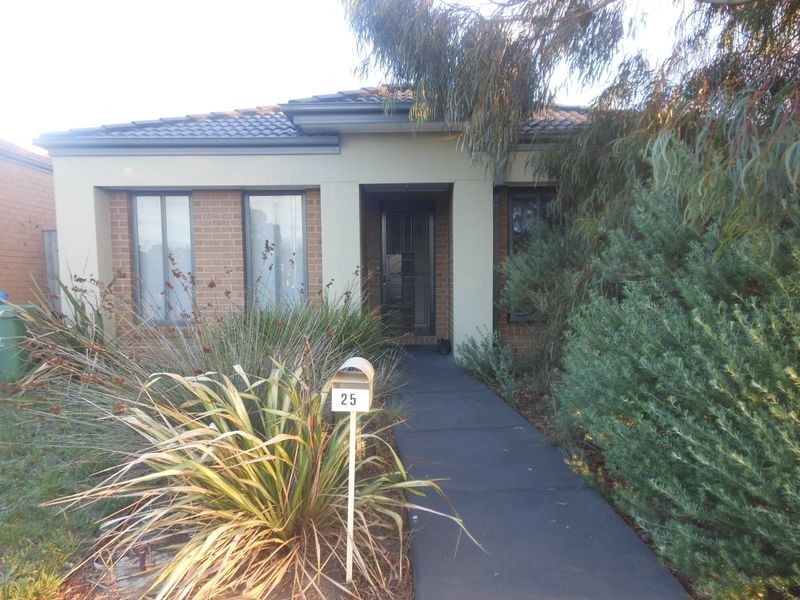 25 Waterbury Street, Cranbourne VIC 3977