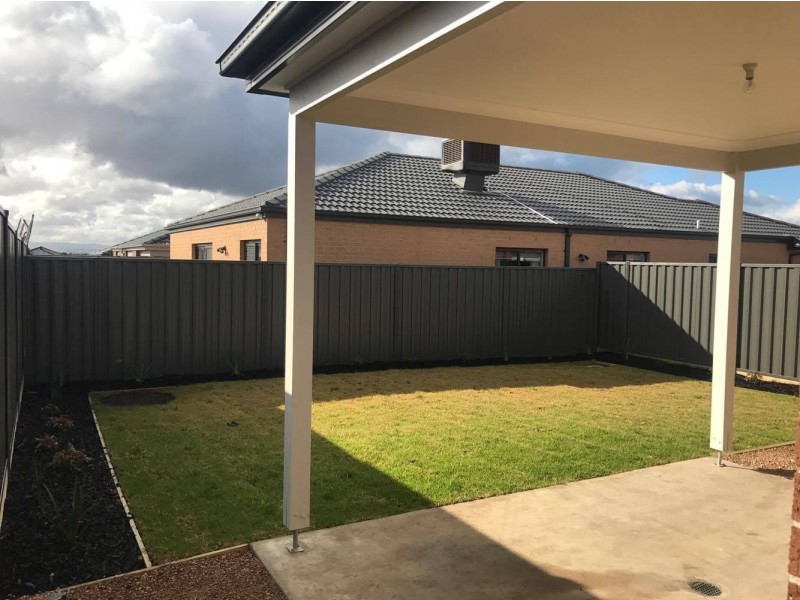 12 Quattro Avenue, Cranbourne East VIC 3977