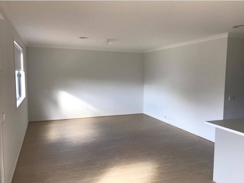 12 Quattro Avenue, Cranbourne East VIC 3977