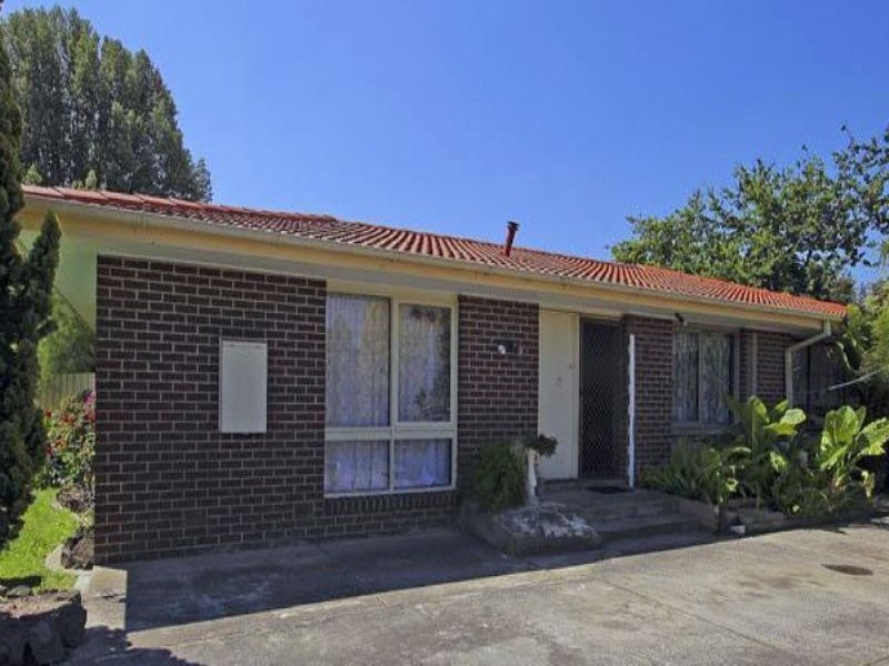 24 Circle Drive, Cranbourne VIC 3977