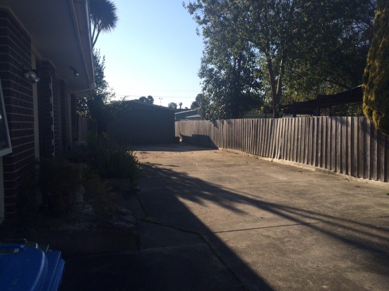 24 Circle Drive, Cranbourne VIC 3977