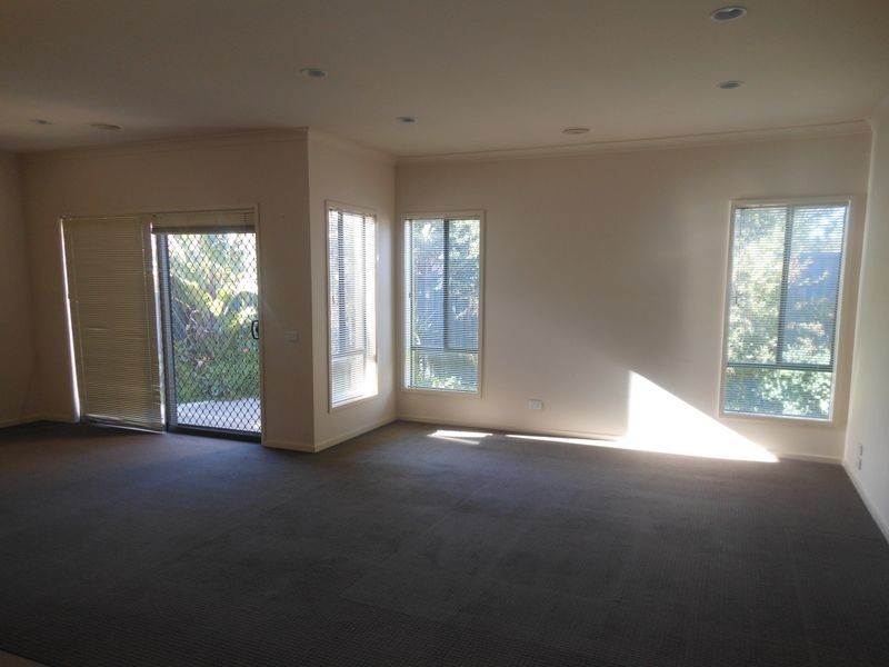 5 Dealbata Lane, Pakenham VIC 3810