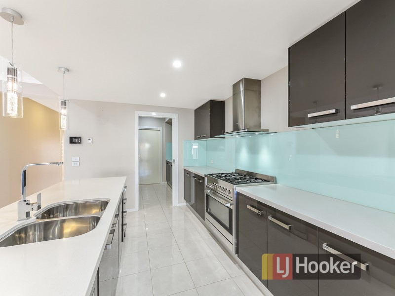 8 Blackforest Way, Clyde North VIC 3978