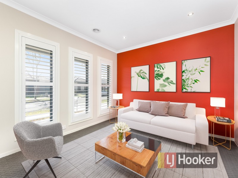 8 Blackforest Way, Clyde North VIC 3978