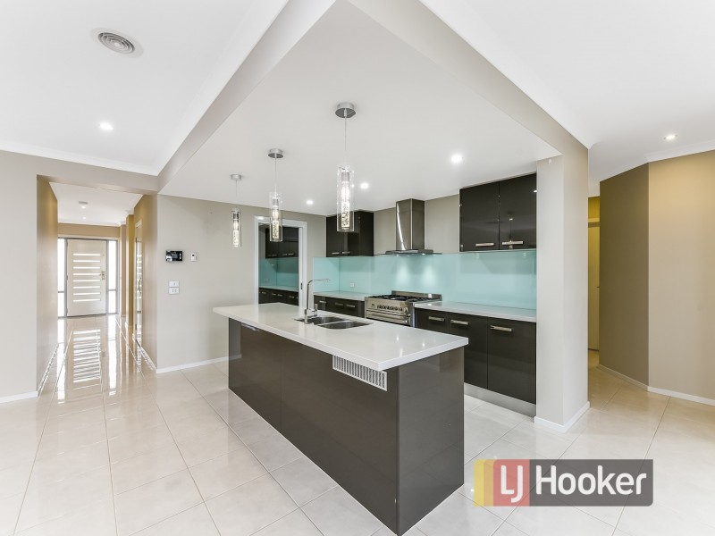 8 Blackforest Way, Clyde North VIC 3978