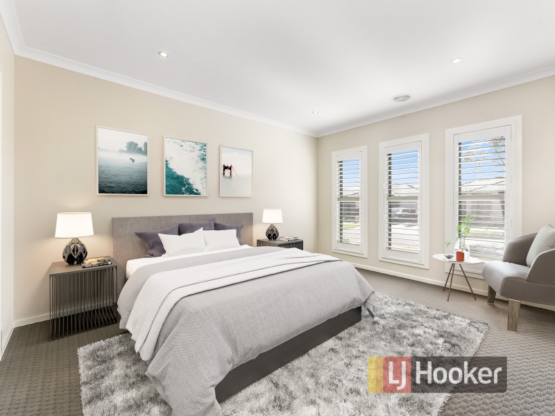 8 Blackforest Way, Clyde North VIC 3978