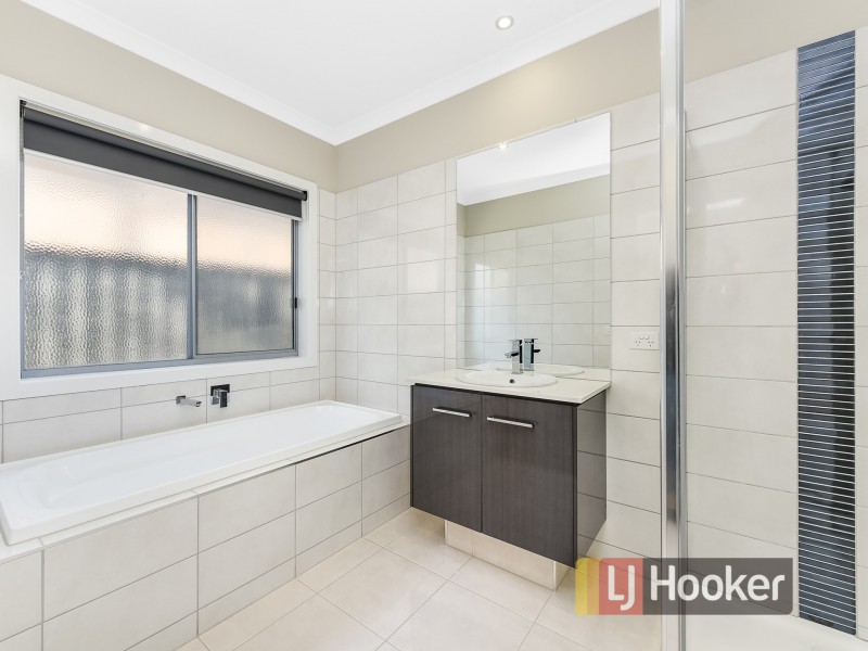 8 Blackforest Way, Clyde North VIC 3978