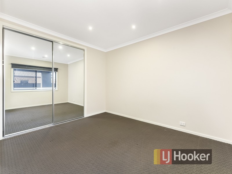 8 Blackforest Way, Clyde North VIC 3978