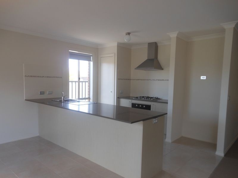 42 Burford Close, Cranbourne VIC 3977