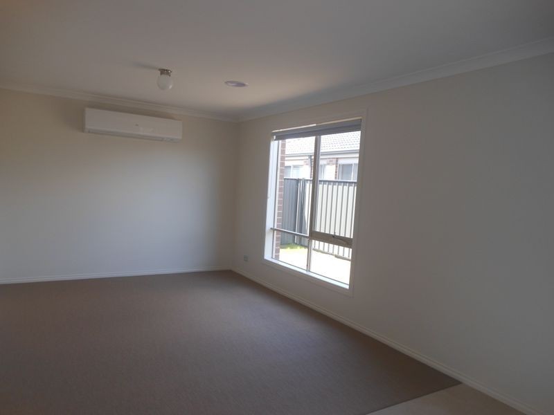 42 Burford Close, Cranbourne VIC 3977