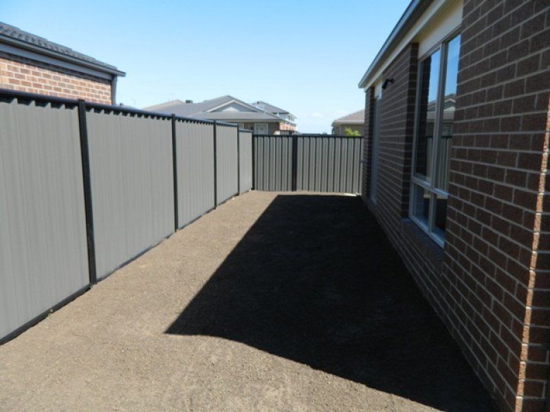 42 Burford Close, Cranbourne VIC 3977