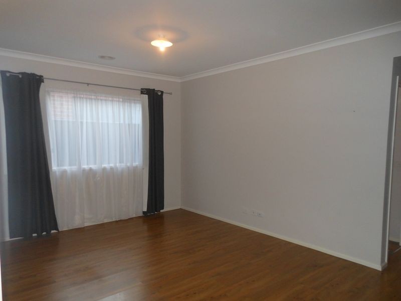 16 Sabel Drive, Cranbourne VIC 3977